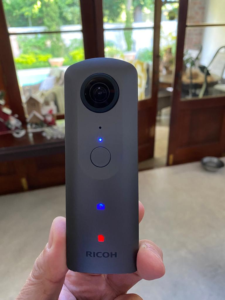 Red light on front of Theta V - thetav - THETA 360 Developer